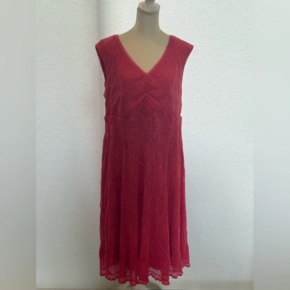 Rabbit Rabbit Rabbit Textured Red Midi Dress - Picture 2 of 13